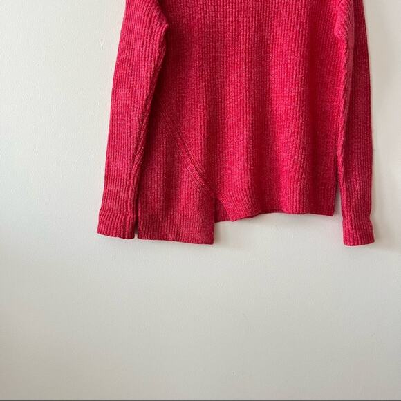 Velvet by Graham & Spencer Red Asymmetric Hem Ribbed Crewneck Sweater - Picture 2 of 6